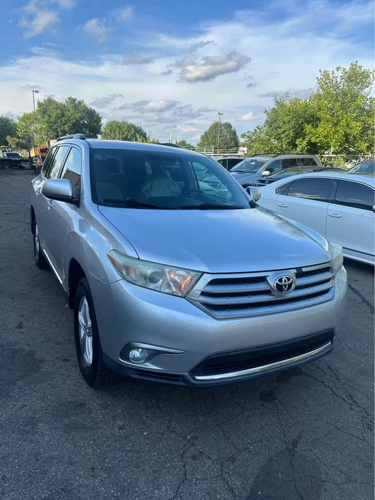 2013 Toyota Highlander - Image 10 of 11