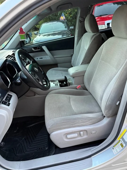 2013 Toyota Highlander - Image 6 of 11