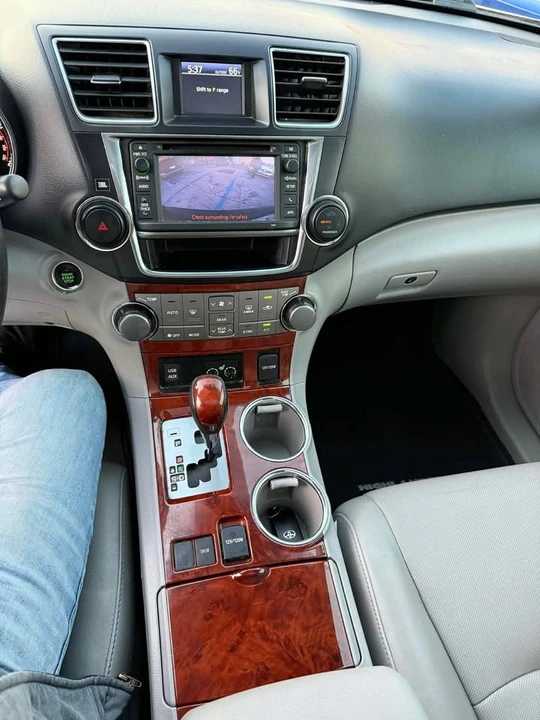 2013 Toyota Highlander - Image 9 of 16