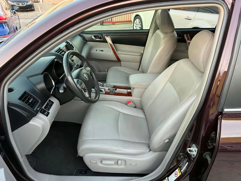 2013 Toyota Highlander - Image 10 of 16