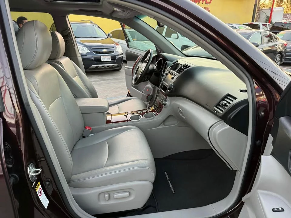 2013 Toyota Highlander - Image 12 of 16