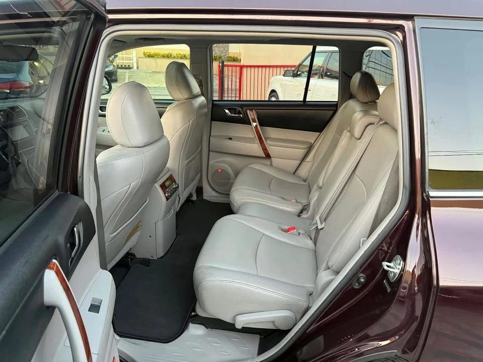 2013 Toyota Highlander - Image 11 of 16