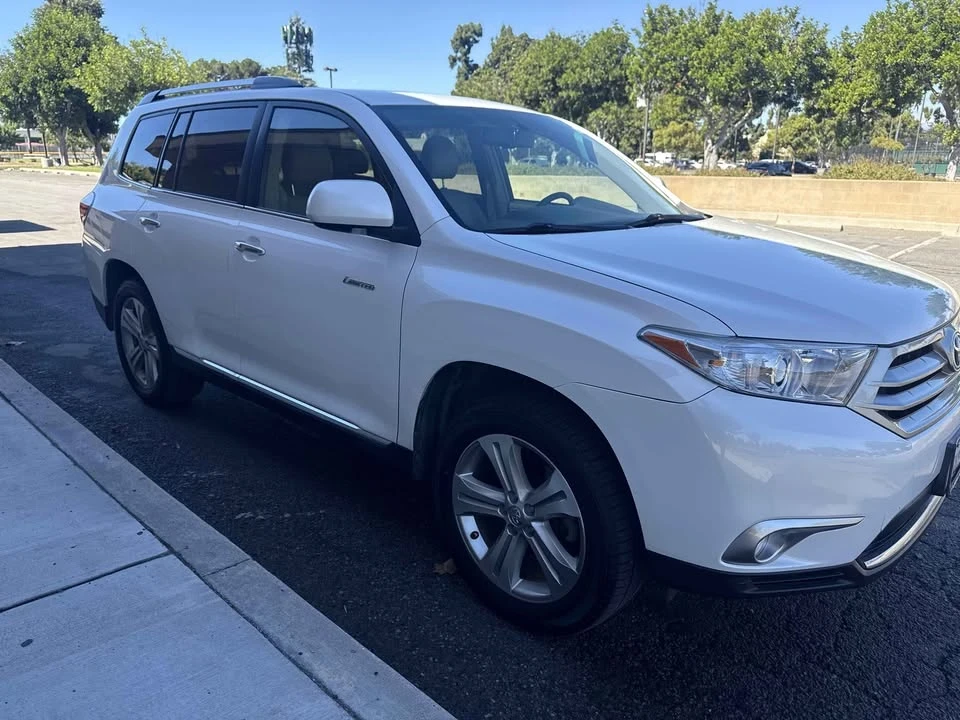 2013 Toyota Highlander - Image 2 of 14