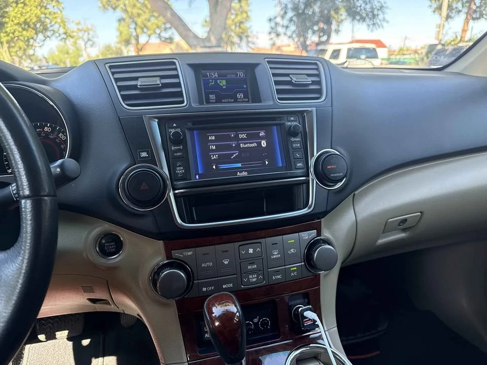 2013 Toyota Highlander - Image 11 of 14