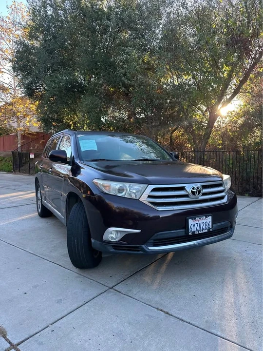 2013 Toyota Highlander - Image 2 of 11
