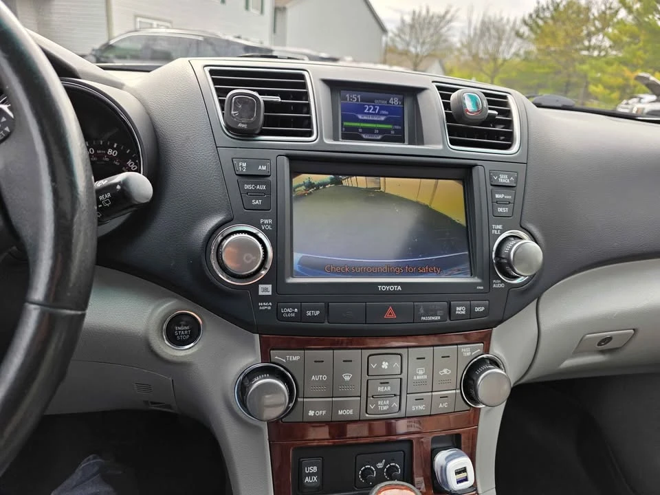 2013 Toyota Highlander - Image 11 of 16
