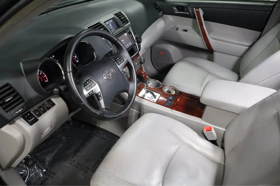 2013 Toyota Highlander - Image 7 of 19