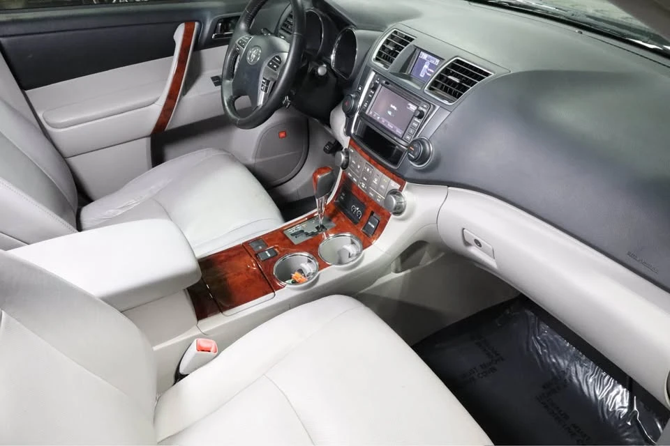 2013 Toyota Highlander - Image 8 of 19