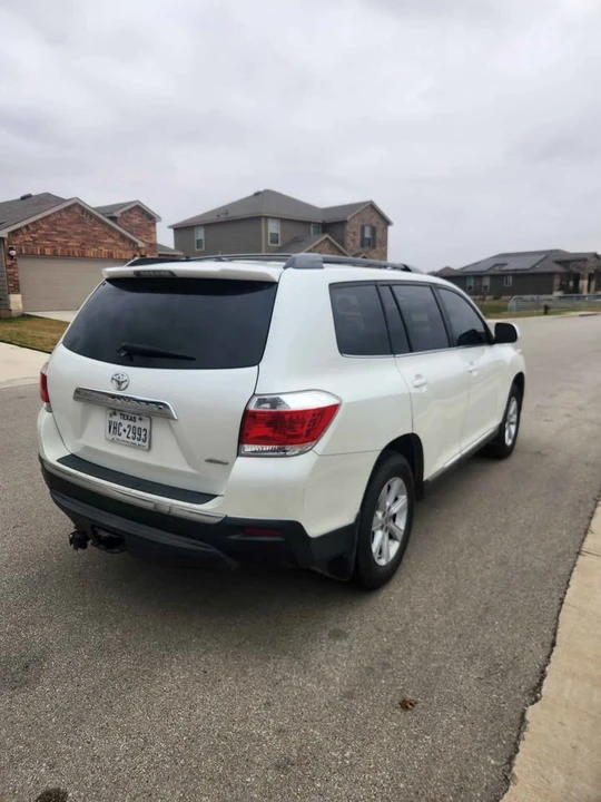 2013 Toyota Highlander - Image 8 of 13