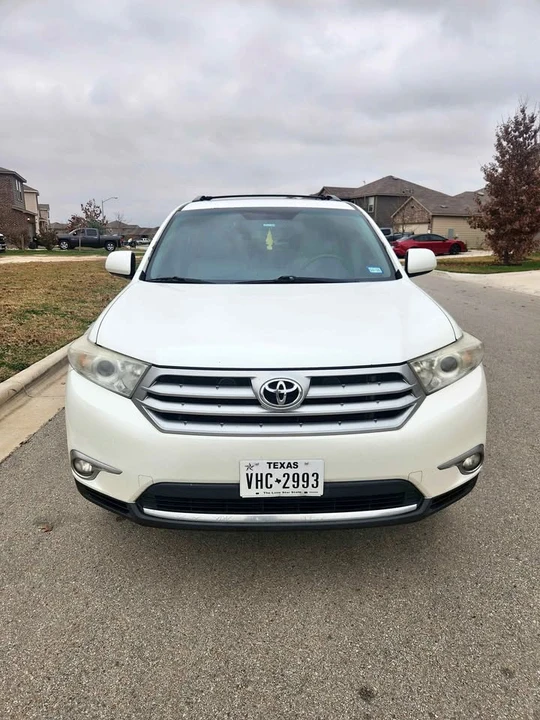 2013 Toyota Highlander - Image 2 of 13