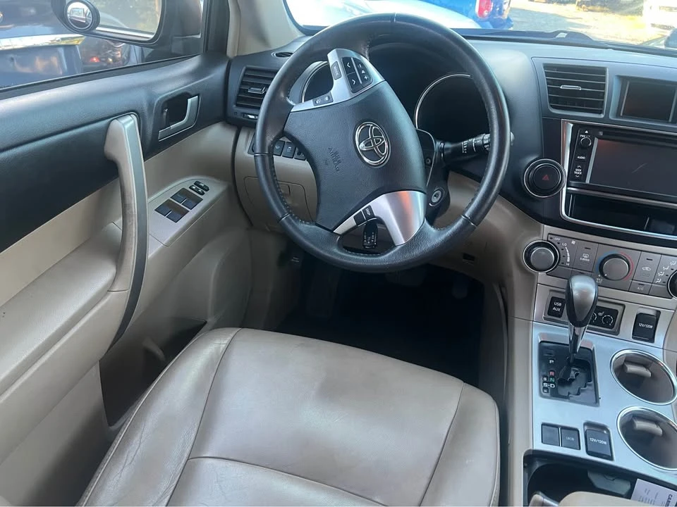 2013 Toyota Highlander - Image 12 of 15