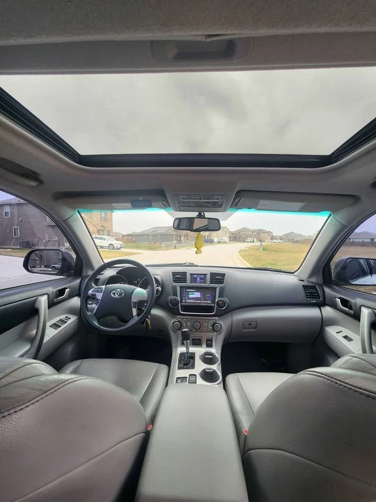 2013 Toyota Highlander - Image 10 of 13