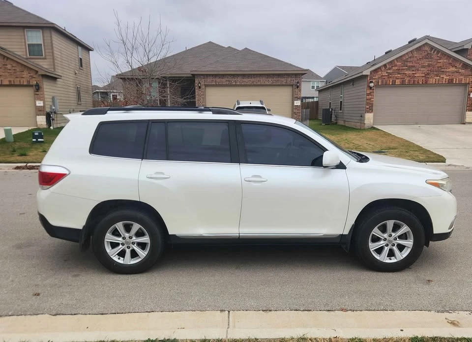 2013 Toyota Highlander - Image 9 of 13