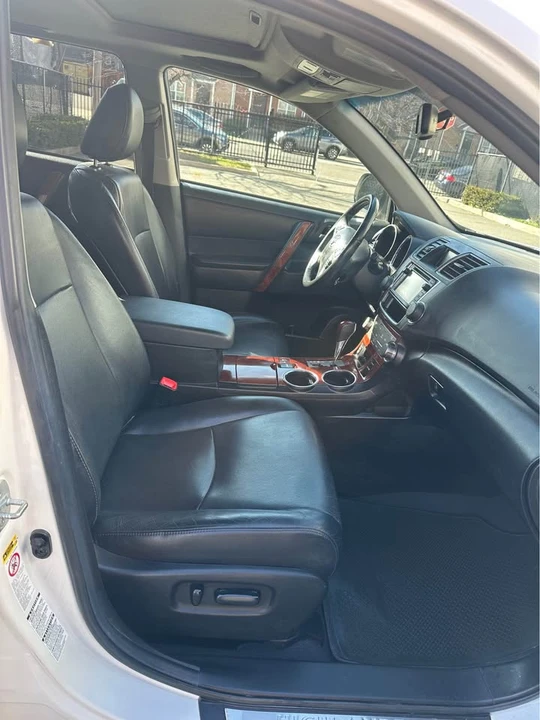 2013 Toyota Highlander - Image 9 of 17
