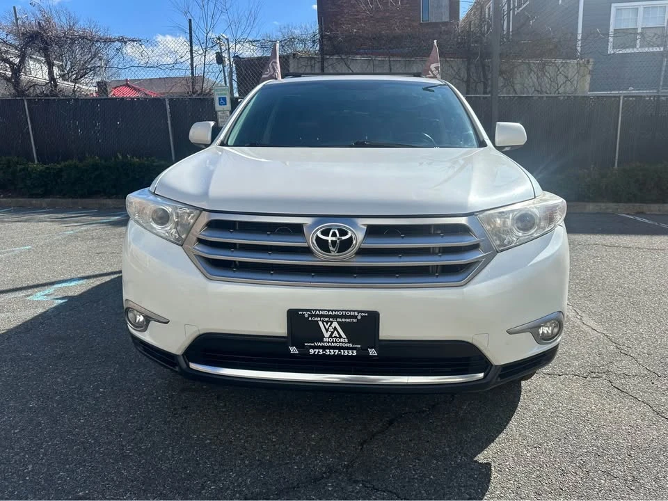2013 Toyota Highlander - Image 2 of 17