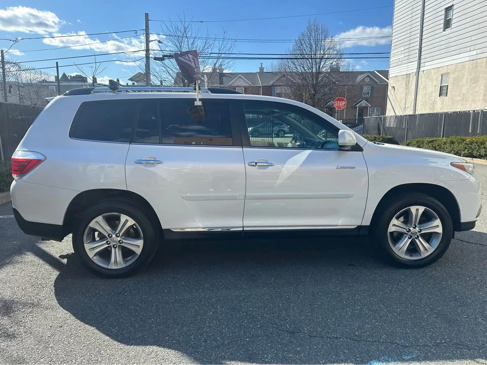 2013 Toyota Highlander - Image 8 of 17