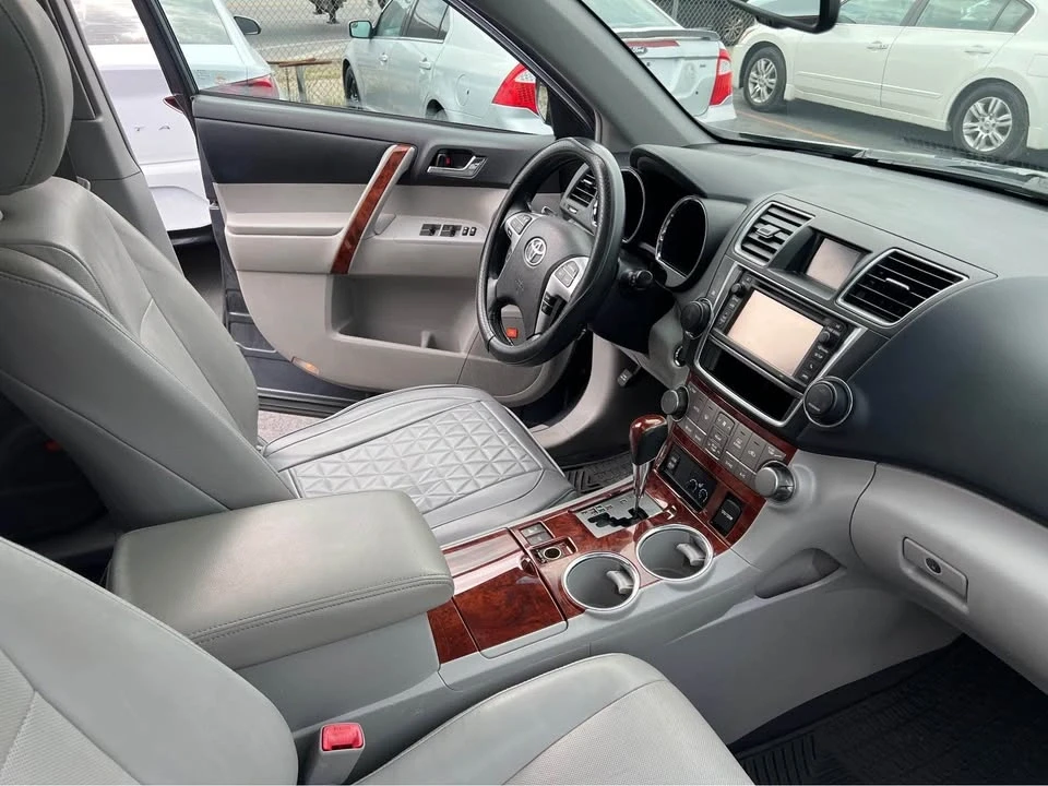 2013 Toyota Highlander - Image 10 of 20