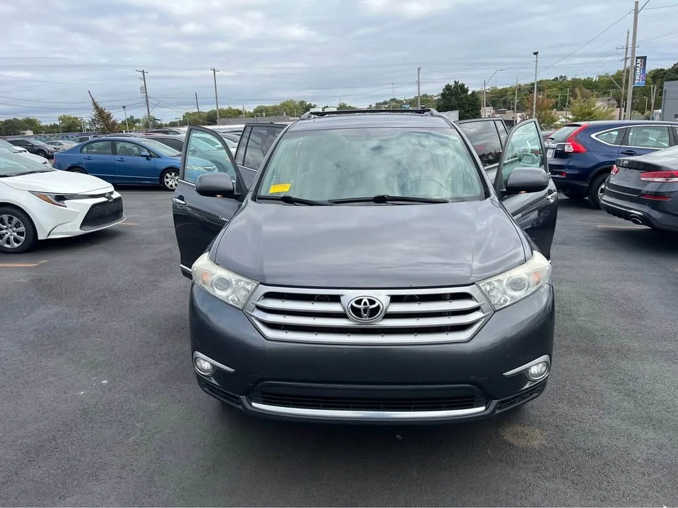 2013 Toyota Highlander - Image 2 of 20