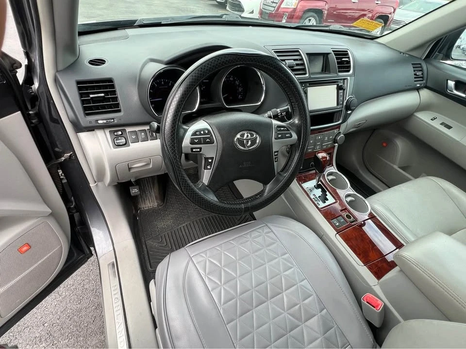 2013 Toyota Highlander - Image 19 of 20