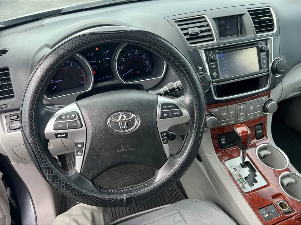 2013 Toyota Highlander - Image 7 of 20