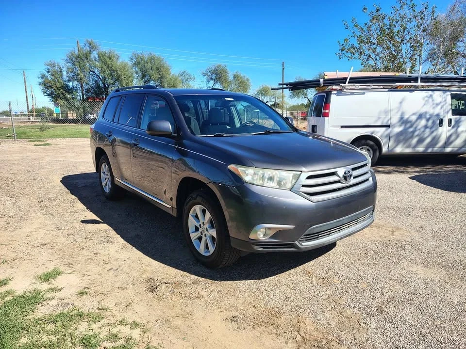 2013 Toyota Highlander - Image 2 of 13