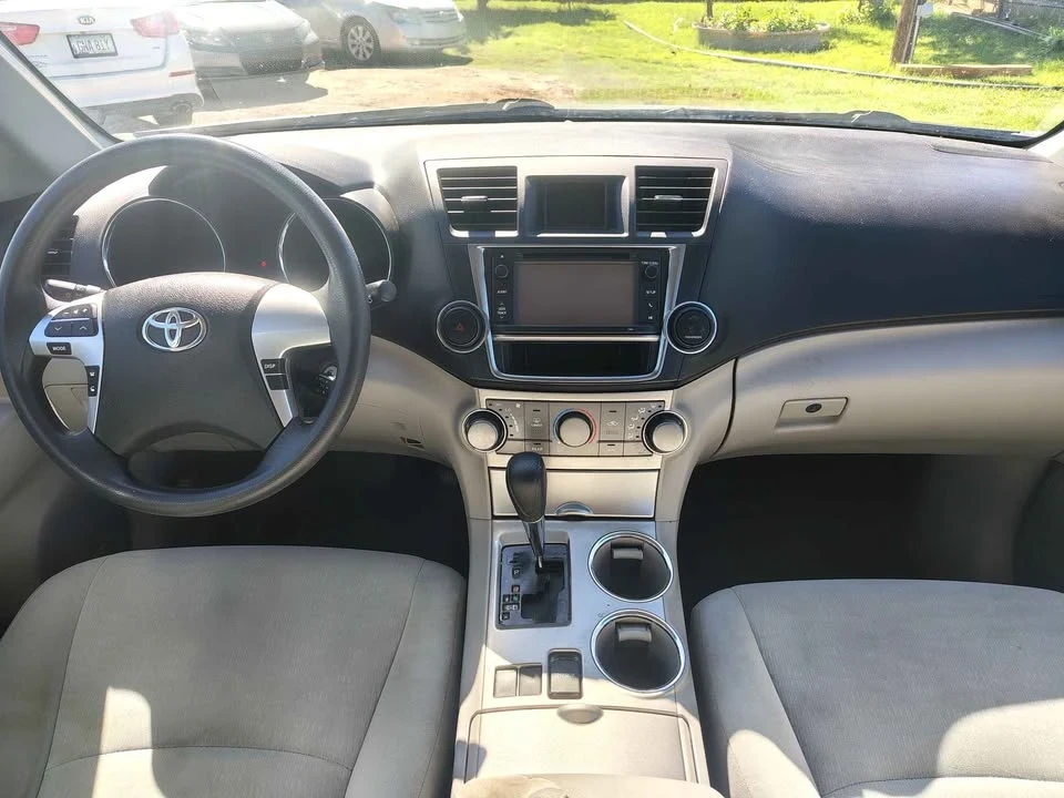 2013 Toyota Highlander - Image 12 of 13