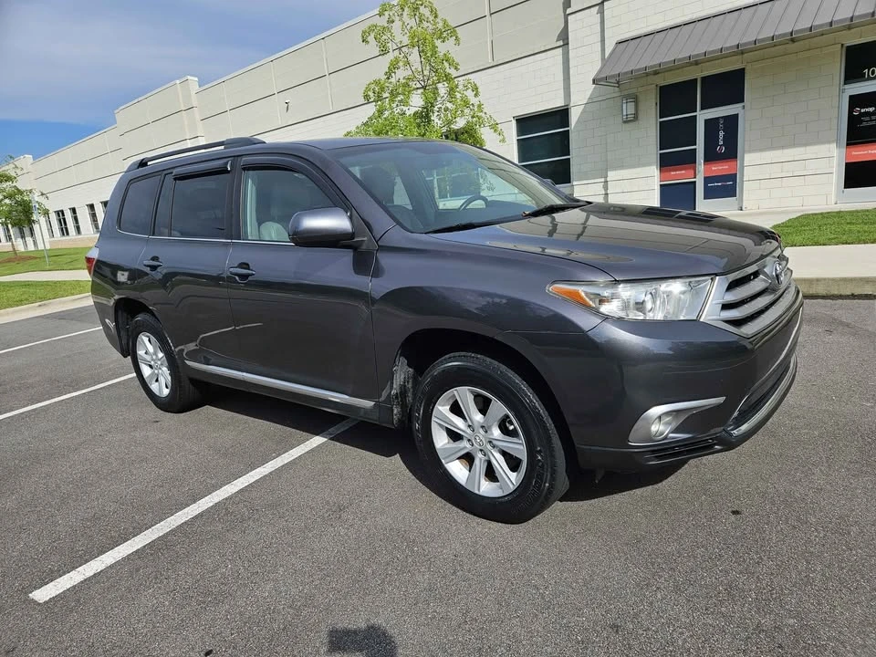2013 Toyota Highlander - Image 2 of 14