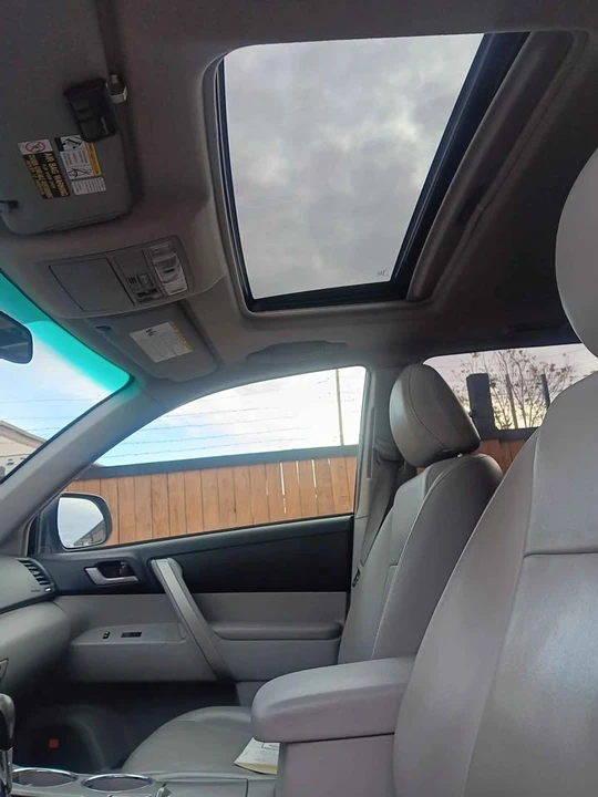 2013 Toyota Highlander - Image 11 of 18
