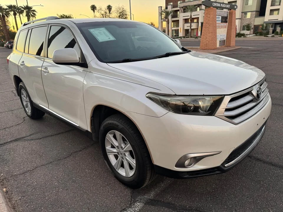 2013 Toyota Highlander - Image 2 of 13