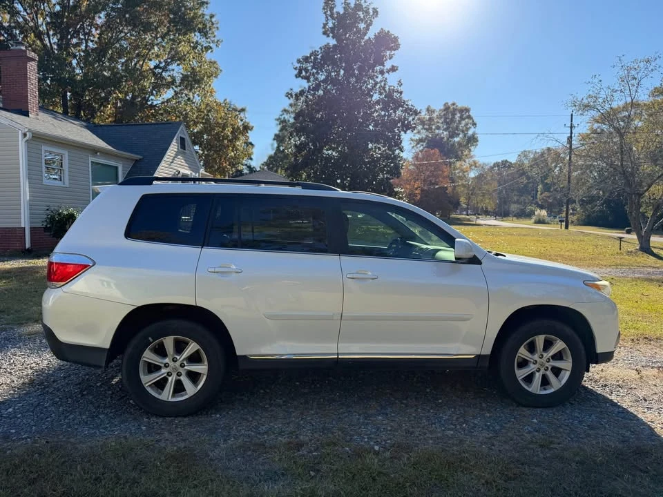 2013 Toyota Highlander - Image 3 of 8