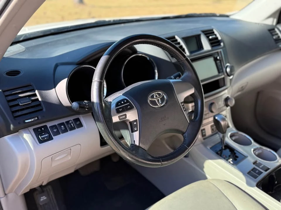 2013 Toyota Highlander - Image 7 of 8