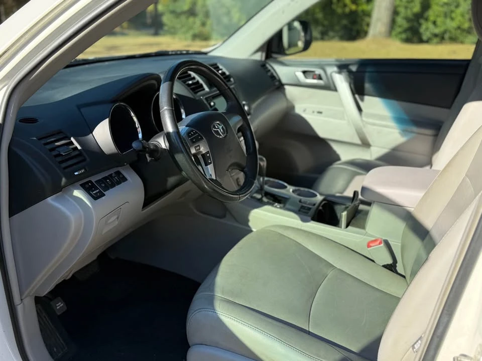 2013 Toyota Highlander - Image 6 of 8