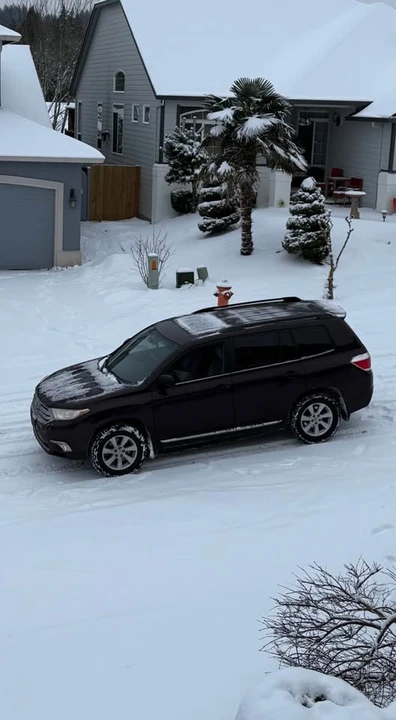 2013 Toyota Highlander - Image 2 of 12