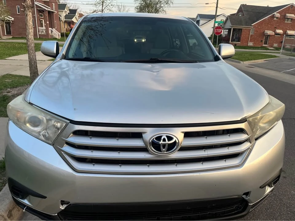 2013 Toyota Highlander - Image 2 of 6