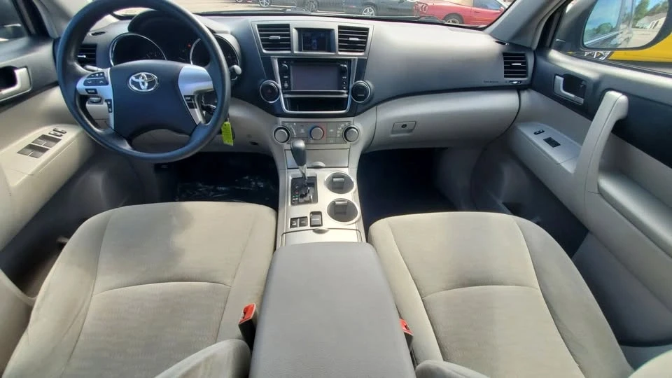 2013 Toyota Highlander - Image 13 of 19
