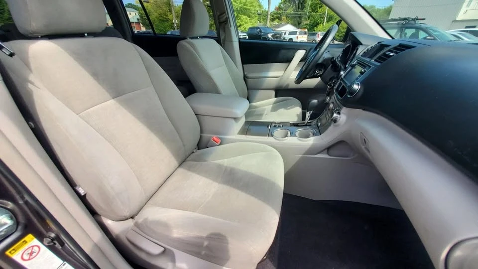 2013 Toyota Highlander - Image 16 of 19