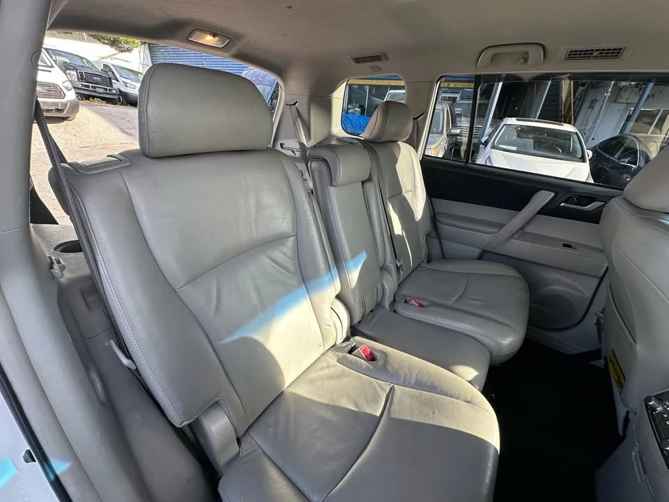 2013 Toyota Highlander - Image 10 of 20