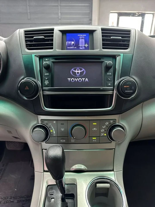 2013 Toyota Highlander - Image 11 of 20