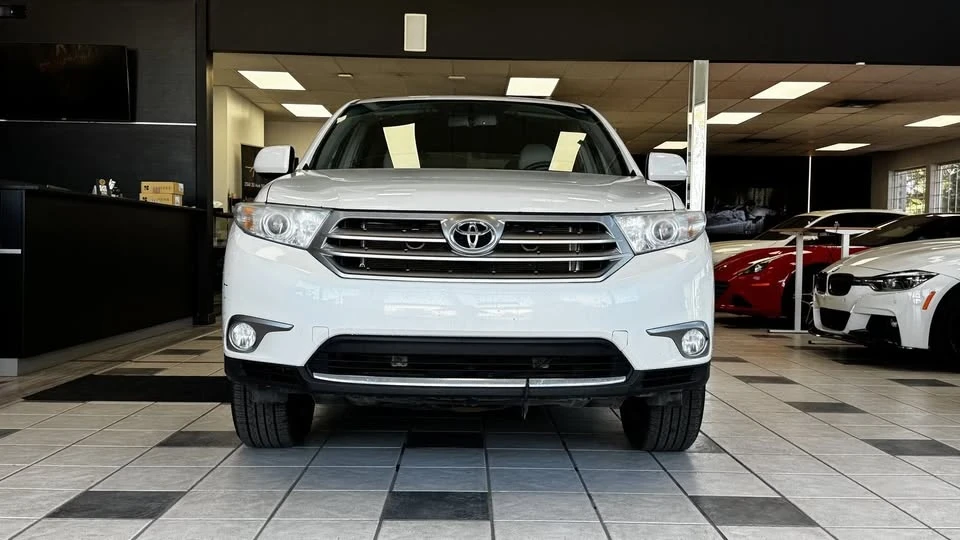 2013 Toyota Highlander - Image 2 of 20