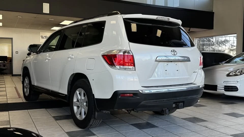 2013 Toyota Highlander - Image 8 of 20