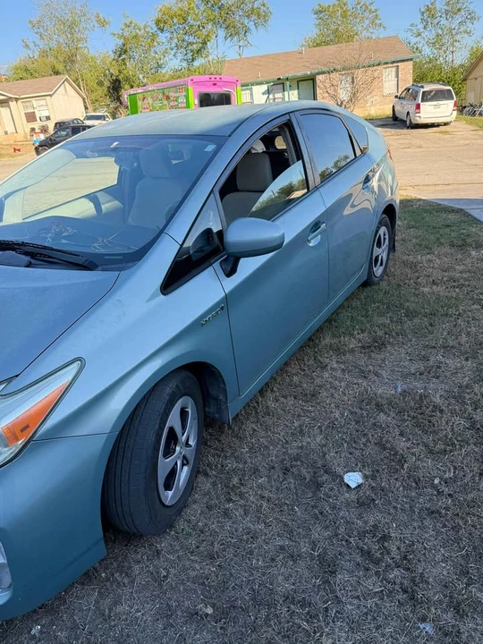 2013 Toyota Prius 3rd Gen - Image 3 of 4