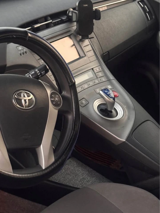 2013 Toyota Prius 3rd Gen - Image 9 of 10