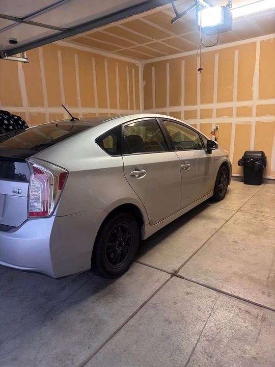2013 Toyota Prius 3rd Gen - Image 4 of 10
