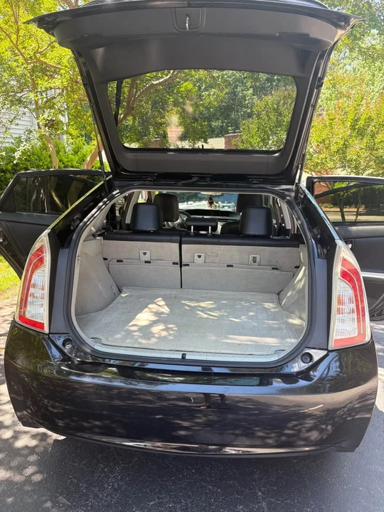 2013 Toyota Prius 3rd Gen - Image 11 of 12