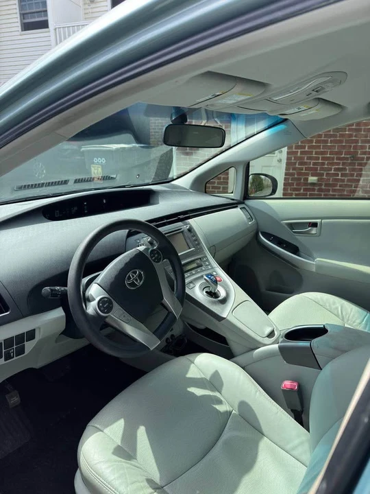 2013 Toyota Prius 3rd Gen - Image 5 of 7