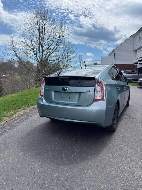 2013 Toyota Prius 3rd Gen - Image 6 of 7