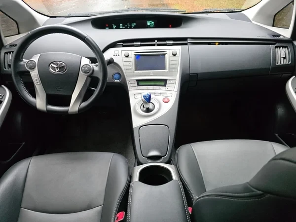 2013 Toyota Prius 3rd Gen - Image 9 of 19