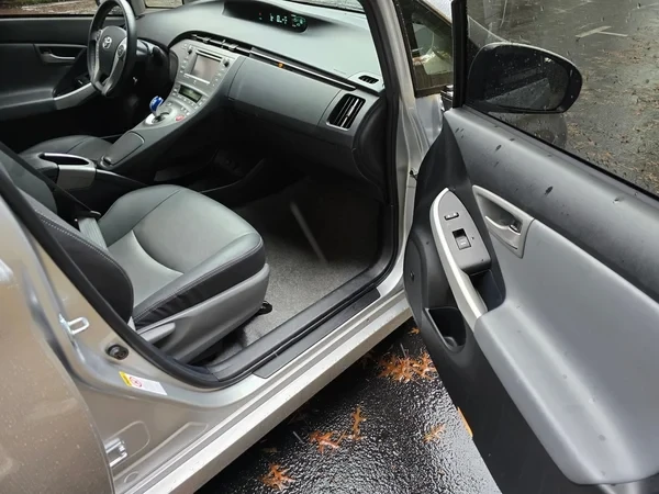 2013 Toyota Prius 3rd Gen - Image 7 of 19