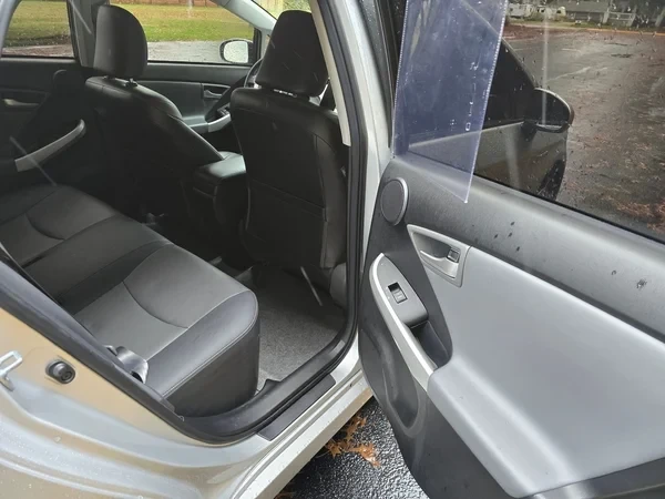 2013 Toyota Prius 3rd Gen - Image 8 of 19