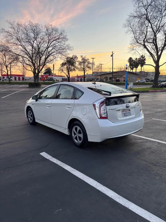 2013 Toyota Prius 3rd Gen - Image 6 of 13